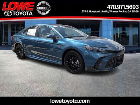 New 2026 Toyota Camry SE FWD image 1