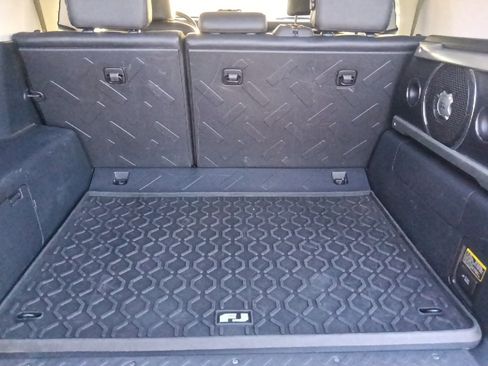 Used 2014 Toyota FJ Cruiser 4WD image 30