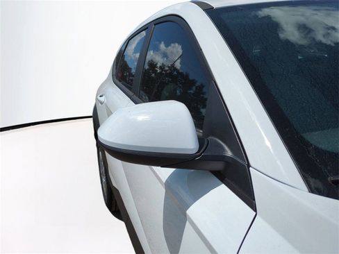 New 2026 Hyundai Kona SE image 12