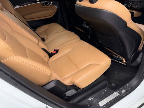 Used 2018 Volvo XC90 T6 Momentum w/ Convenience Package image 6