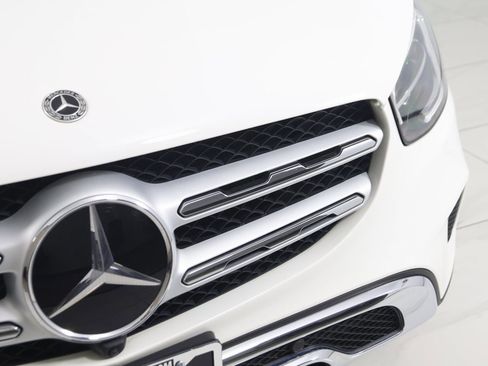 Used 2022 Mercedes-Benz GLC 300 4MATIC w/ Driver Assistance Package image 17