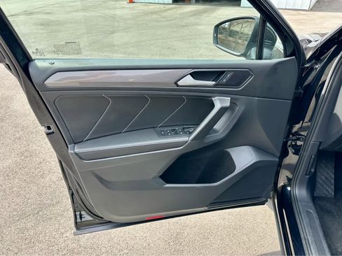 Used 2023 Volkswagen Tiguan SE image 10