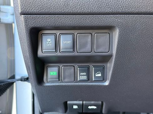 Used 2015 Nissan Rogue SV w/ SV Moonroof Package image 26