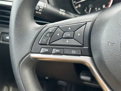 Used 2025 Nissan Altima 2.5 SV image 32