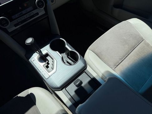 Used 2012 Toyota Camry XLE w/ Leather Pkg FWD image 18