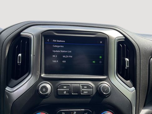 Used 2022 Chevrolet Silverado 1500 LT AWD/4WD image 27