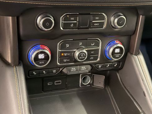 Used 2022 GMC Yukon AT4 AWD/4WD image 30