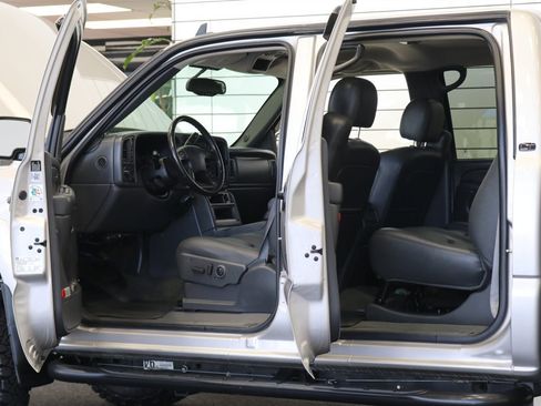 Used 2006 Chevrolet Silverado 3500 LT w/ Heavy-Duty Power Package AWD/4WD image 58