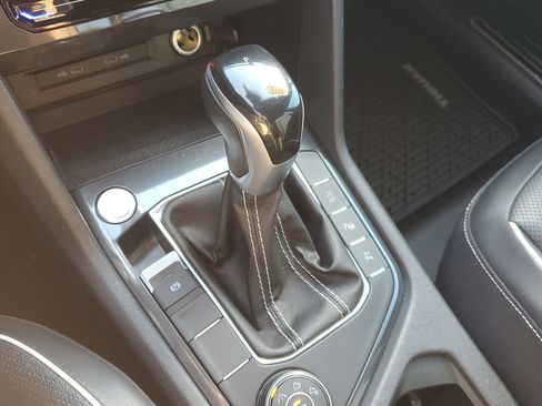 Used 2022 Volkswagen Tiguan SEL R-Line image 39