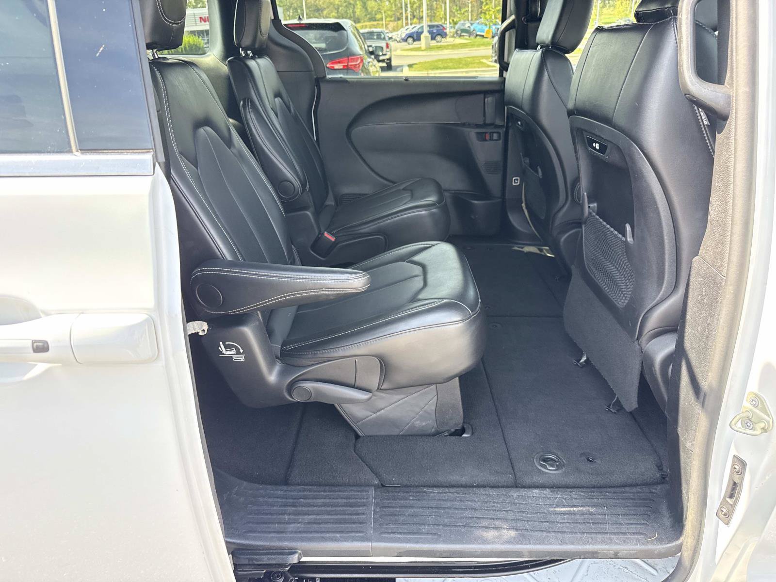 Used 2025 Chrysler Pacifica Select FWD image 26