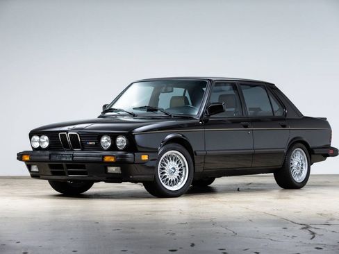 Used 1988 BMW M5 RWD image 1