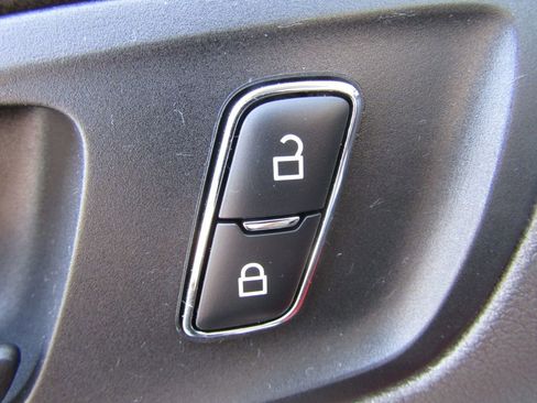 Used 2024 Ford E-Transit 148 Medium Roof image 18