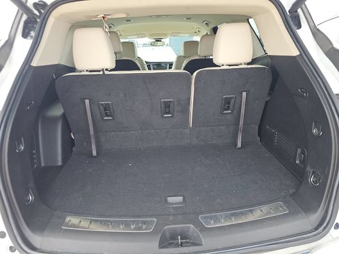 Used 2022 Buick Enclave Essence FWD image 16