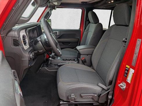 Used 2025 Jeep Wrangler Unlimited Sahara w/ Safety Group AWD/4WD image 15