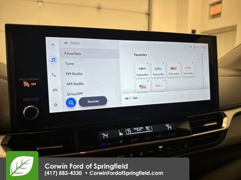 Used 2025 Toyota Sienna XLE image 34