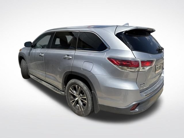 Used 2016 Toyota Highlander XLE FWD image 3