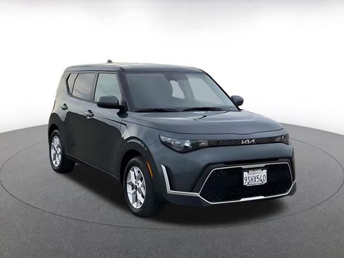 Used 2025 Kia Soul LX w/ LX Technology Package image 3