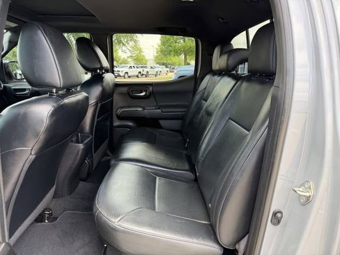 Used 2021 Toyota Tacoma TRD Off-Road w/ TRD Premium Off Road Package AWD/4WD image 28