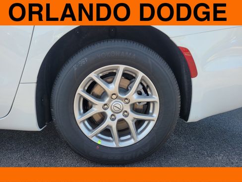 Used 2026 Chrysler Pacifica Select FWD image 9