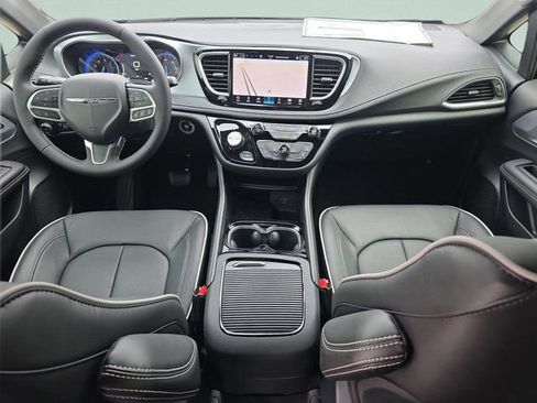 New 2026 Chrysler Pacifica Limited w/ Trailer Tow Group image 13