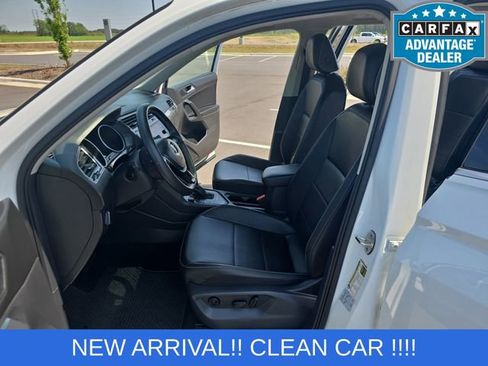 Used 2021 Volkswagen Tiguan SE w/ Panoramic Sunroof Package FWD image 12