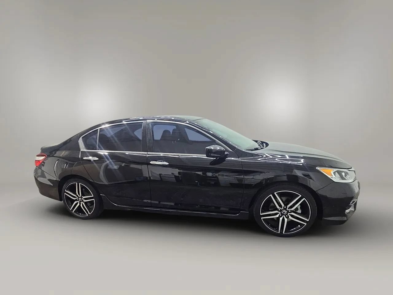 Used 2016 Honda Accord Sport image 4