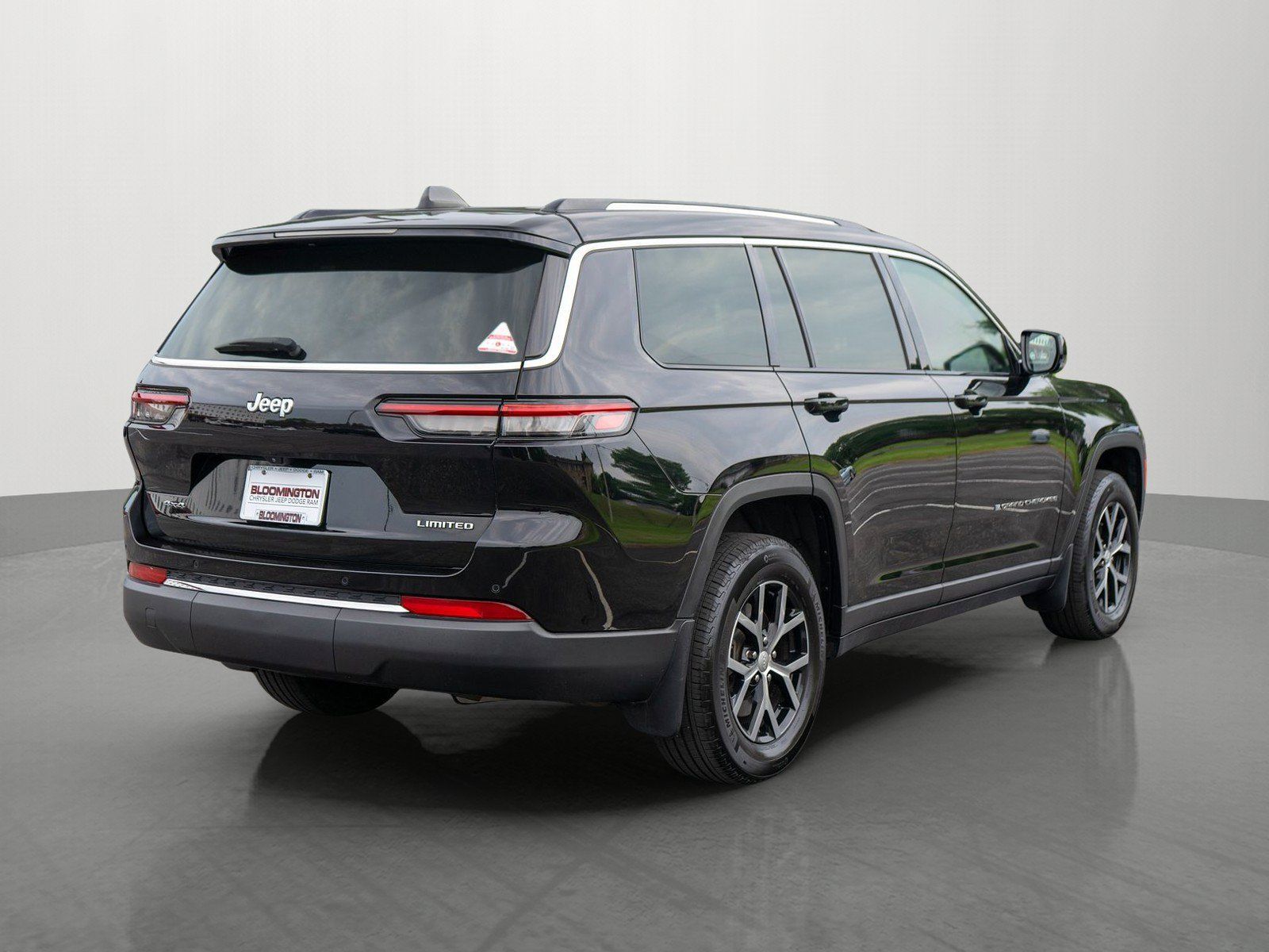 Used 2023 Jeep Grand Cherokee L Limited w/ Trailer Tow Group (B) AWD/4WD image 7