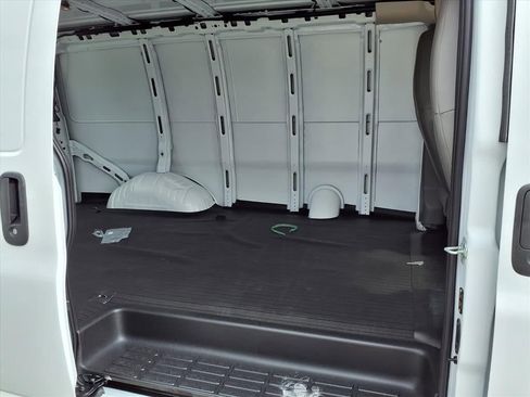 Used 2025 Chevrolet Express 3500 w/ Driver Convenience Package image 6