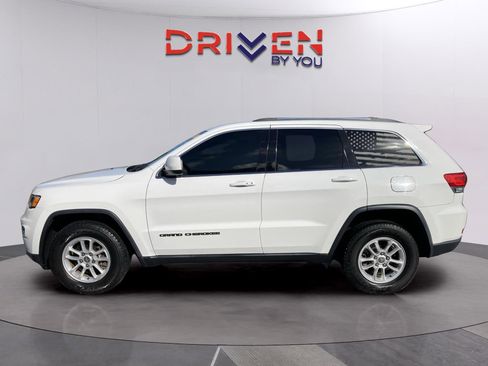 Used 2018 Jeep Grand Cherokee Laredo image 3