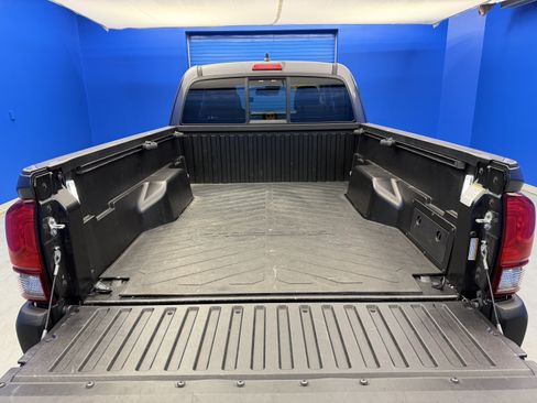Used 2021 Toyota Tacoma SR5 AWD/4WD image 27