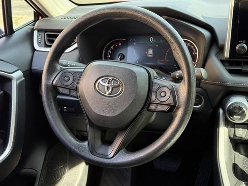 Used 2025 Toyota RAV4 XLE AWD/4WD image 13