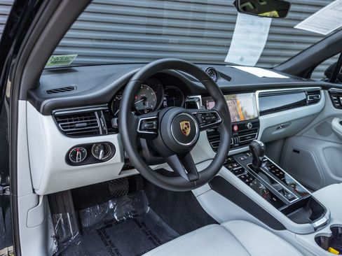 Certified 2026 Porsche Macan S AWD/4WD image 4