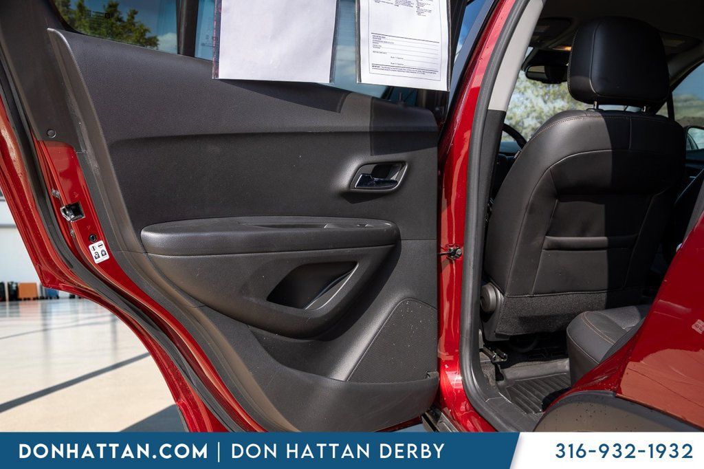 Used 2022 Chevrolet Trax LT w/ Sport Edition FWD image 18