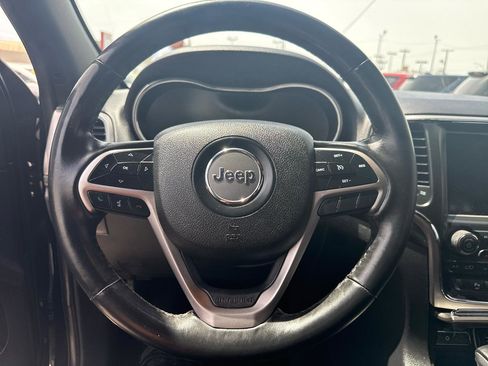 Used 2018 Jeep Grand Cherokee Altitude AWD/4WD image 18