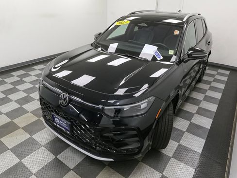 Used 2025 Volkswagen Tiguan SEL R-Line AWD/4WD image 7