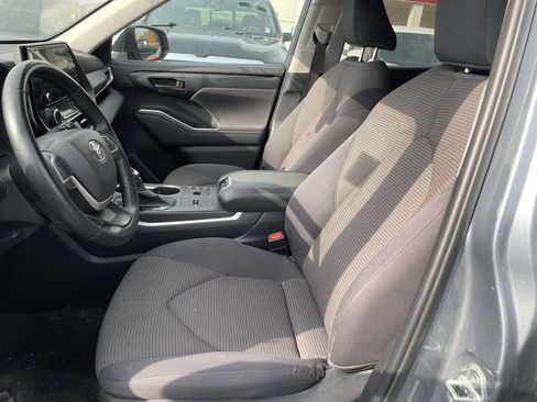Used 2023 Toyota Highlander LE image 29