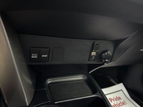 Used 2018 Toyota RAV4 LE image 24