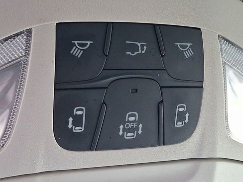 Used 2024 Chrysler Pacifica Touring-L image 26