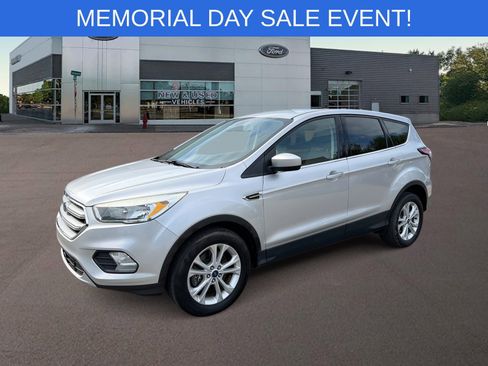 Used 2017 Ford Escape SE AWD/4WD image 1