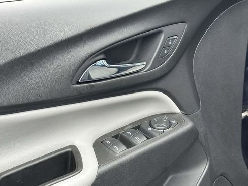 Used 2020 Chevrolet Equinox LS image 16