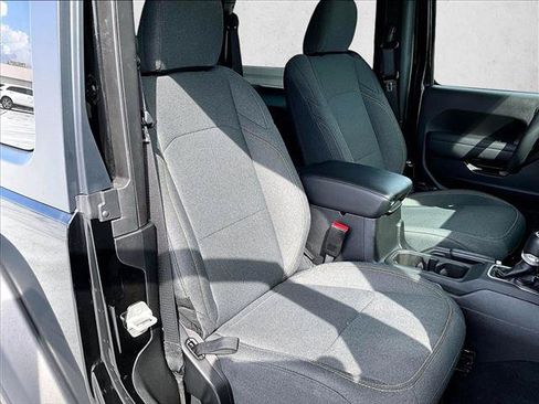 Used 2025 Jeep Wrangler Sport AWD/4WD image 9