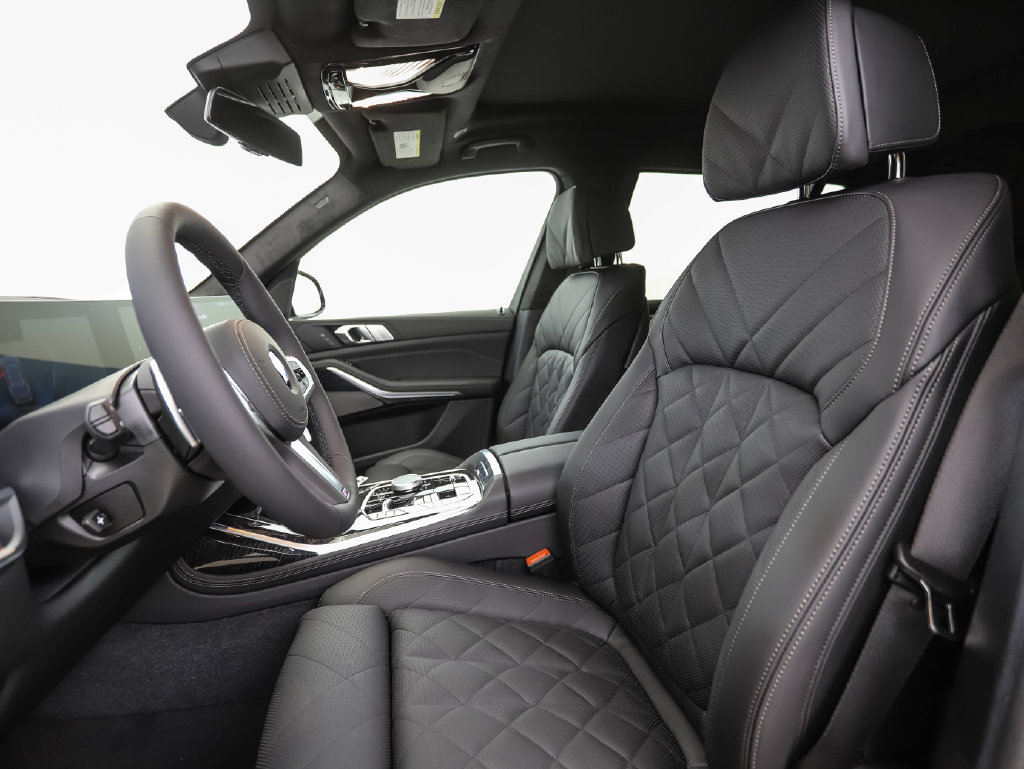 Used 2027 BMW X7 xDrive40i w/ M Sport Package AWD/4WD image 11