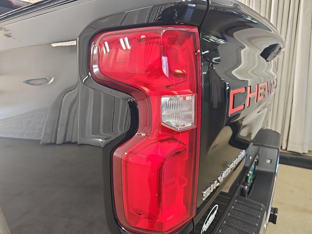 Certified 2021 Chevrolet Silverado 1500 LTZ w/ LTZ Premium Package AWD/4WD image 40
