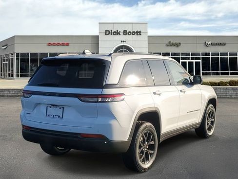 New 2025 Jeep Grand Cherokee Altitude image 5