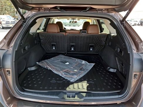 Used 2022 Subaru Outback Touring image 40