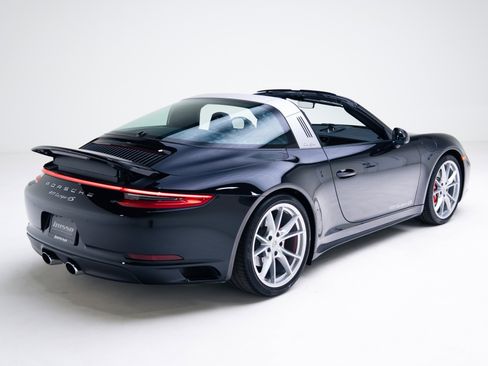 Used 2018 Porsche 911 Targa 4S image 2