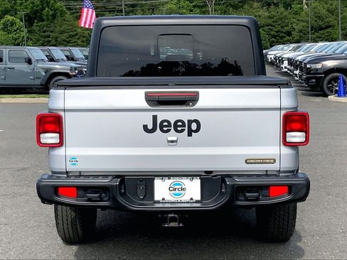 Used 2023 Jeep Gladiator Sport AWD/4WD image 4