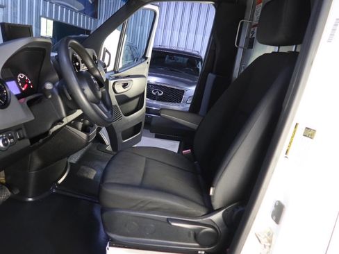 Used 2020 Mercedes-Benz Sprinter 2500 w/ Driver Convenience Package image 20