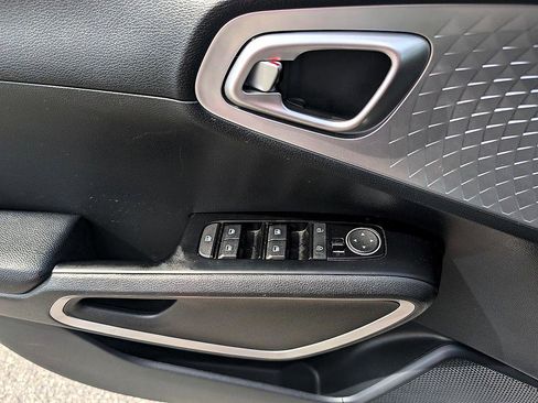 Used 2024 Kia Soul LX w/ Option Group 015 image 17