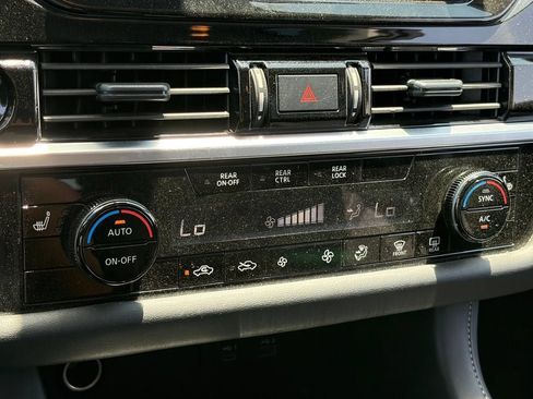 Used 2025 Nissan Pathfinder SV FWD image 10